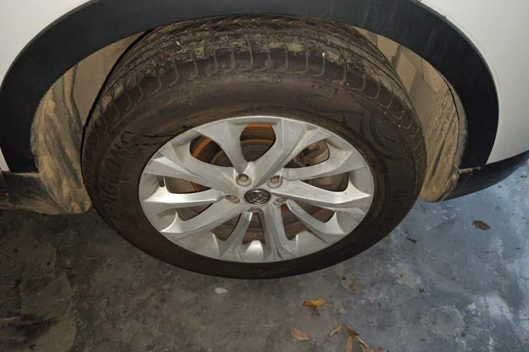 Used Brilliance V3 2016 1.5L Automatic Smart Version Right Front Wheel Hub