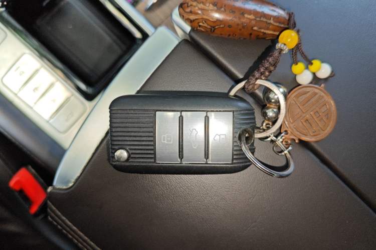 Used Roewe RX8 2018 30T Smart Connectivity Two-Wheel Drive Flagship Edition