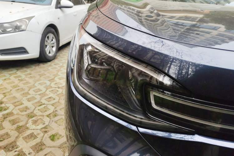 Used Volkswagen ID.6 CROZZ 2022 Long-Range PRO Edition Right Front Headlight