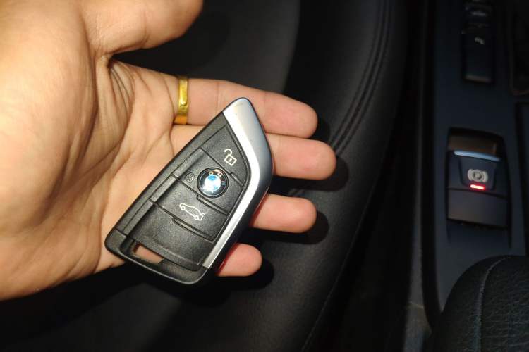 Used BMW X1 2016 sDrive18Li Premium Edition Vehicle Key