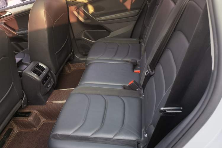 Used Volkswagen Tiguan L 2018 380TSI Automatic All-Wheel Drive Luxury Edition Left Rear Seat