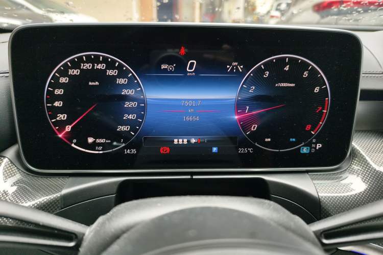 Used Mercedes-Benz C-Class 2024 Second Facelift C 260 L Starry Night Sport Edition Odometer Close Up