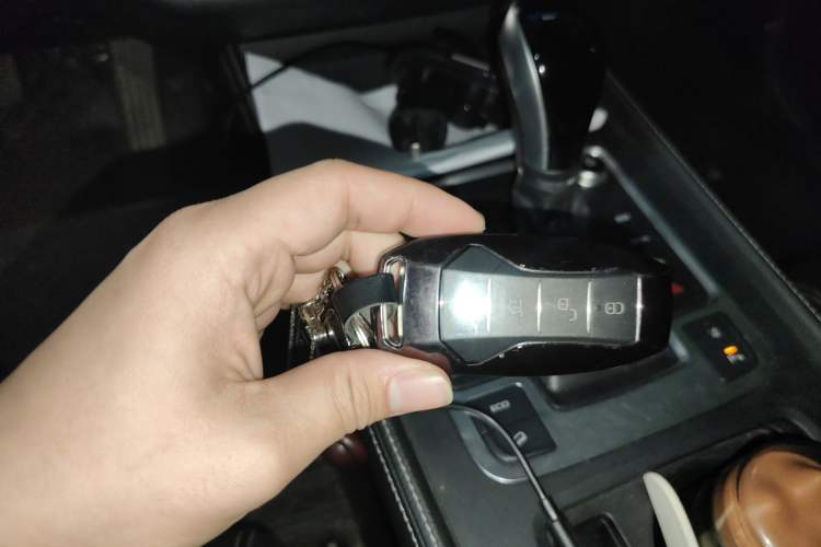 Used BYD Tang 2019 2.0T Automatic SmartConnect Luxury 7-Seater China VI Standard Vehicle Key