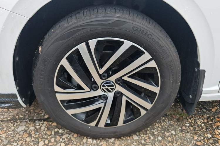 Used Volkswagen Lavida 2024 1.5L Automatic Starry Sky 5 Million Edition Left Front Wheel Hub