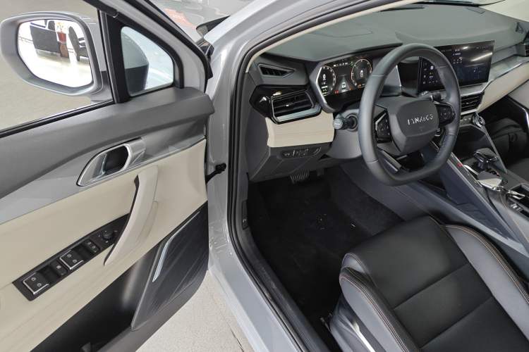 Used Lynk & Co 06 EM-P 2023 1.5T Remix PHEV Pro
