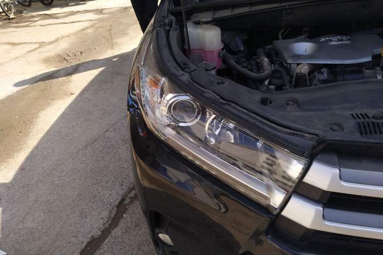 Used Toyota Highlander 2018 2.0T Two-Wheel Drive Luxury Edition 7 Seats China VI Standard
