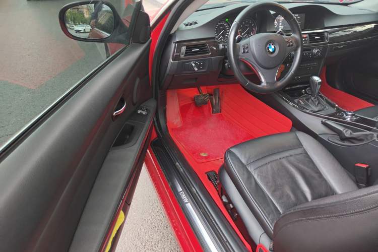 Used BMW 3 Series 2011 330i two-door coupe Driver Seat