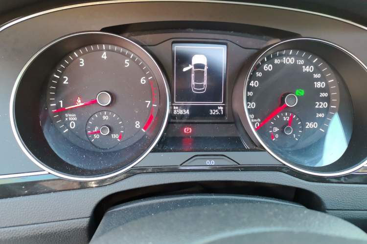 Used Volkswagen Magotan 2018 330TSI DSG Luxury Model Odometer Close Up