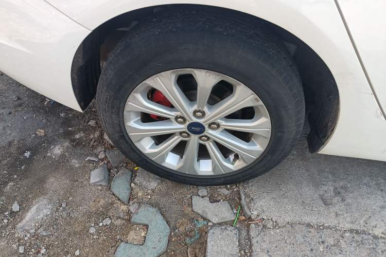 Used Ford Escort 2015 1.5L Automatic Fashion Model
