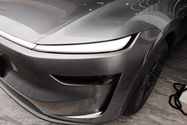 Used Tesla Model Y 2025 Long-Range All-Wheel-Drive Version