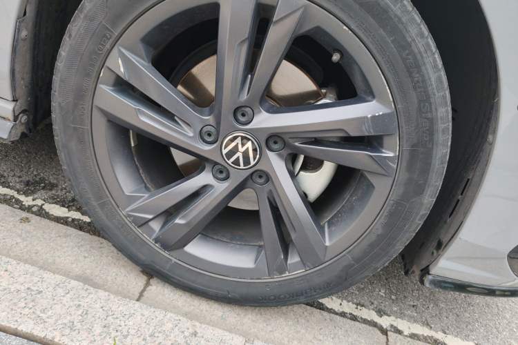 Used Volkswagen Golf 2021 280TSI DSG R-Line Right Front Wheel Hub