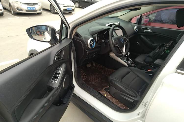 Used BYD Yuan New Energy 2018 EV360 Smart Connect Cool Edition Driver Seat