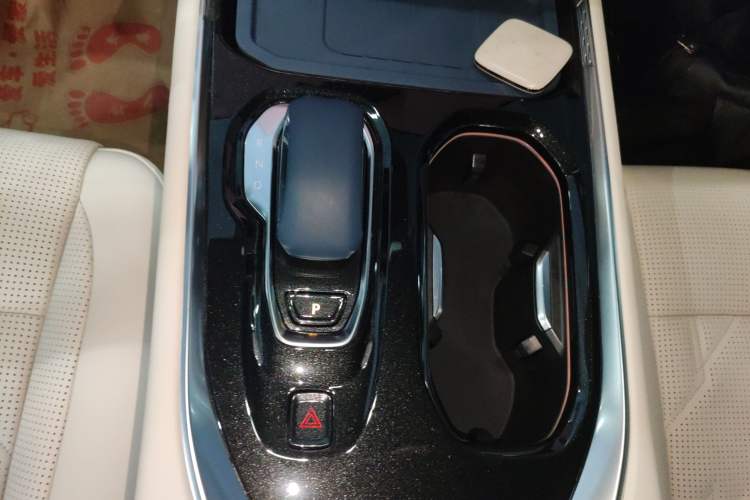 Used Zeekr 009 2024 7-Seater Walk-Through Version Four-Wheel Drive 108 kWh Gear Lever