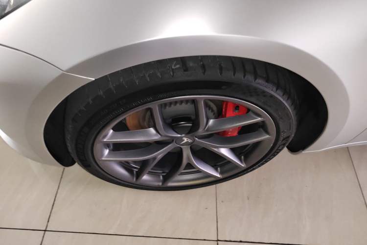 Used Tesla Model 3 2022 Performance High-Performance All-Wheel-Drive Version Left Front Wheel Hub