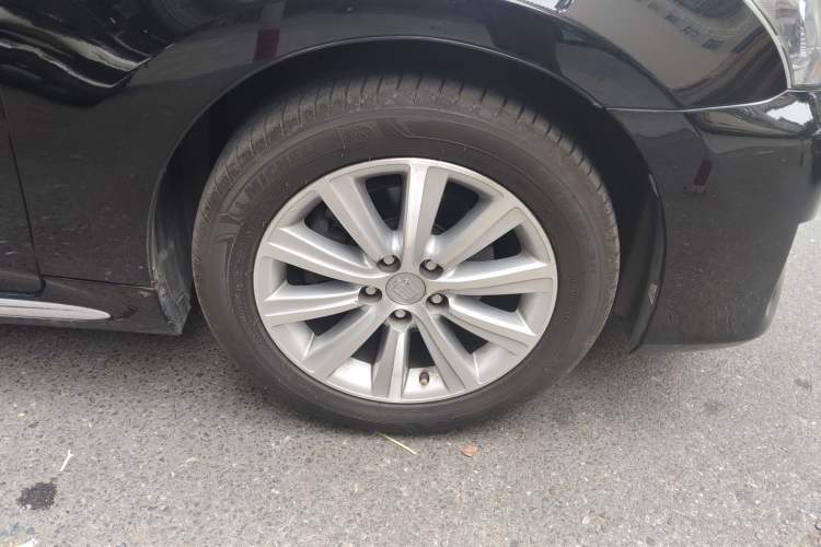 Used Toyota Crown 2012 2.5L Royal Leather Edition
