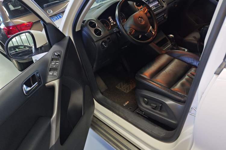 Used Volkswagen Tiguan 2012 1.8TSI Automatic All-Wheel Drive Elite Edition Driver Seat