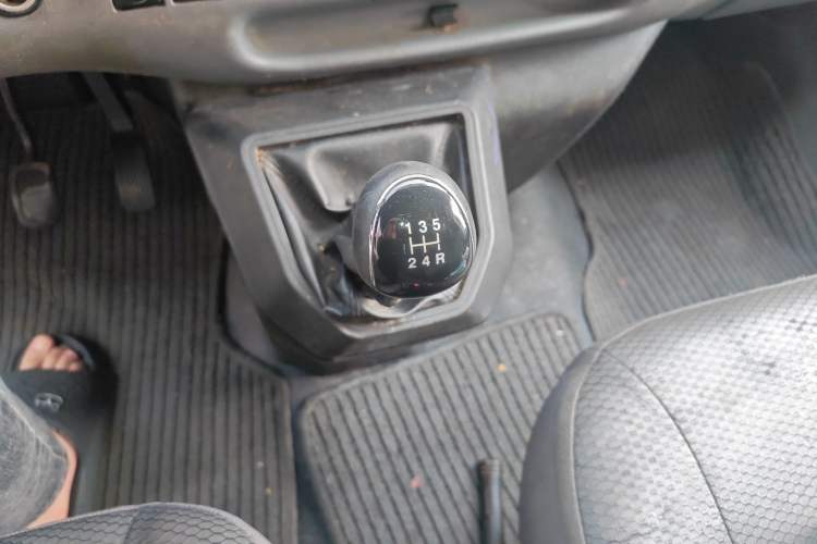 Used JMC Transit 2017 2.8T Commercial Version Short Wheelbase Mid-Roof 3-Seater JX493