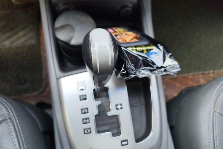 Used Hyundai Santa Fe Classic 2010 2.4 Comfort Edition 7-Seater Four-Wheel Drive Gear Lever