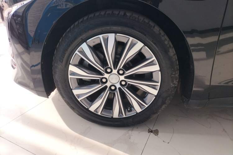 Used Hongqi E-QM5 2022 431 km Charge & Enjoy Edition
