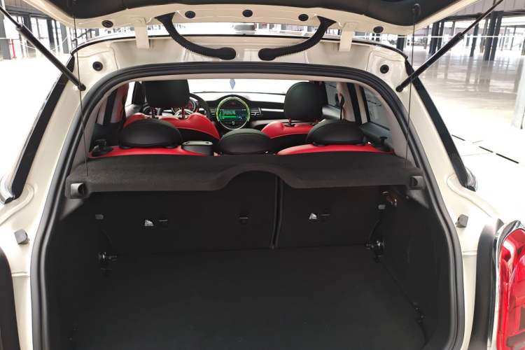 Used MINI 2019 1.5T COOPER Classic Edition Five-Door Version Trunk