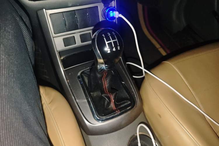 Used Geely Auto Classic Emgrand 2012 Sedan 1.8L Manual Luxury Model Gear Lever