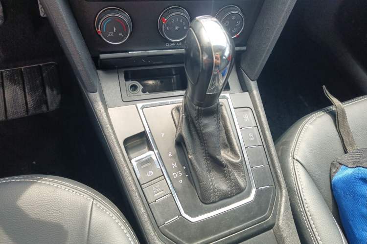 Used Volkswagen Lamando 2018 230TSI DSG Fashion Edition Gear Lever
