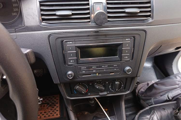 Used Volkswagen Santana 2018 1.5L Manual Fashion Edition Audio And AC Panel