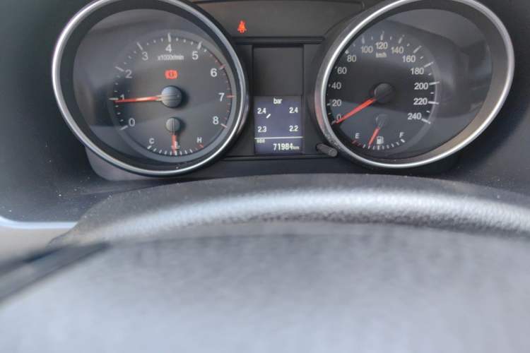 Used Haval H6 2015 Sport Edition 1.5T Manual Two-Wheel Drive Elite Model Odometer Close Up