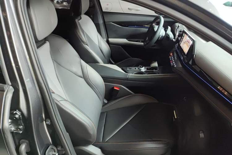 Used Changan UNI-V 2022 1.5T Prestige Version