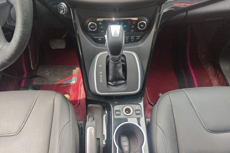 Used Ford Kuga 2015 2.0L GTDi Four-Wheel-Drive Sport Model Gear Lever