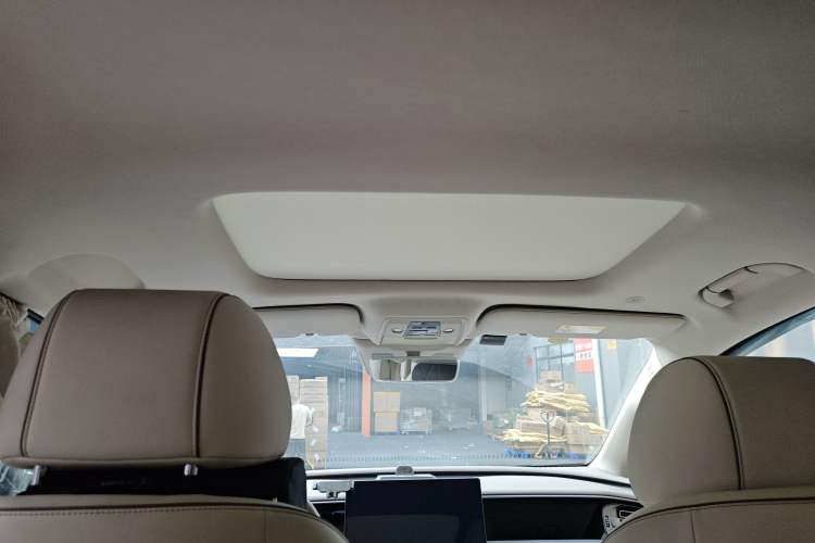 Used Denza D9 2023 DM-i 965 Luxury Model
