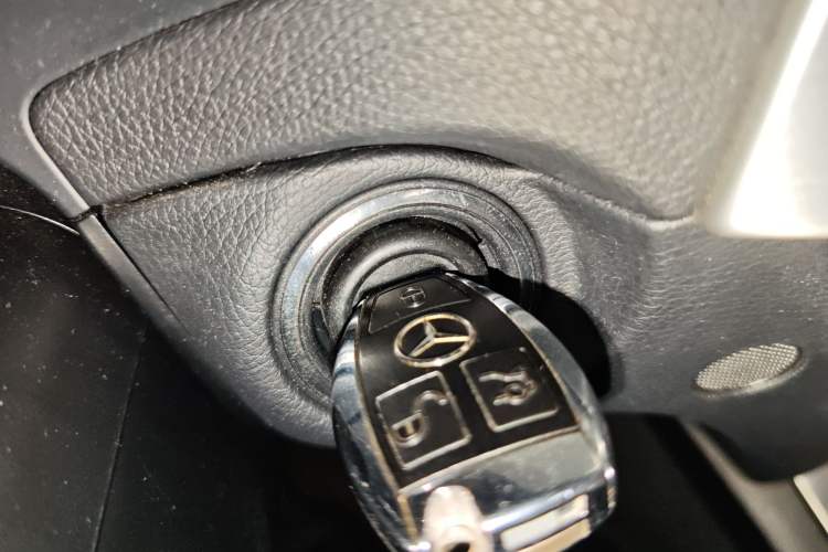 Used Mercedes-Benz C-Class 2011 C 200 Fashion Travel Edition
