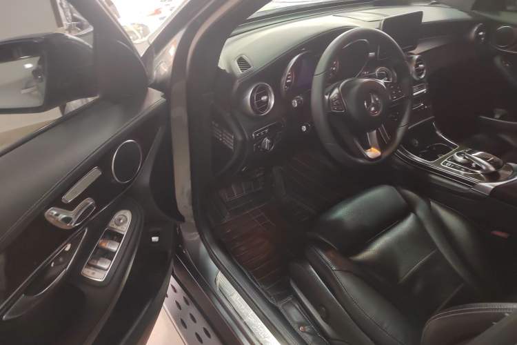 Used Mercedes-Benz GLC 2016 GLC 260 4MATIC Luxury Model
