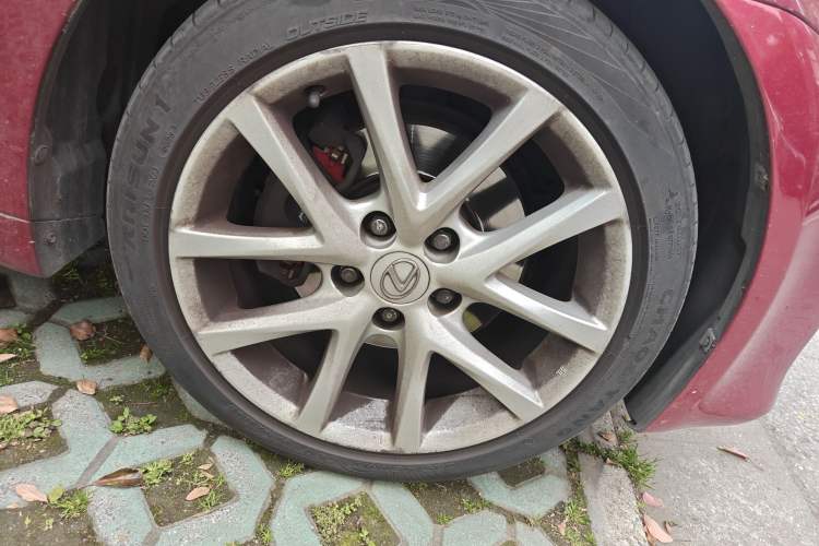 Used Lexus IS 2011 250 Sport Edition Right Front Wheel Hub