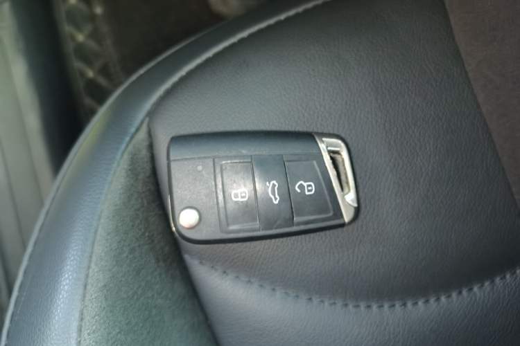 Used Volkswagen Tiguan L 2019 Updated Version 330TSI Automatic Two-Wheel Drive Panoramic Comfort Edition China VI Standard Interior 1