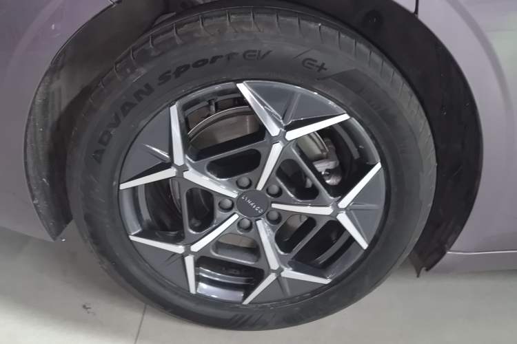 Used Lynk & Co 10 EM-P 2025 Model 120 Four-Wheel Drive Ultra Right Rear Wheel Hub