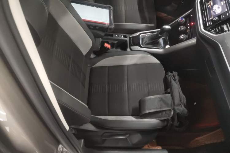 Used Volkswagen T-ROC 2020 230TSI DSG Two-Wheel Drive Advanced Version Right Front Seat