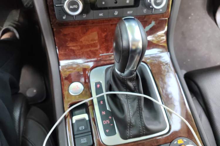 Used Volkswagen Touareg 2011 3.0 TSI High-End Version Gear Lever