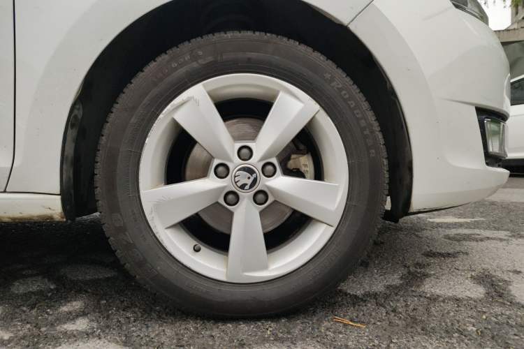 Used Skoda Rapid Spaceback 2016 Revised 1.6L Automatic Chuanxing Version Right Front Wheel Hub