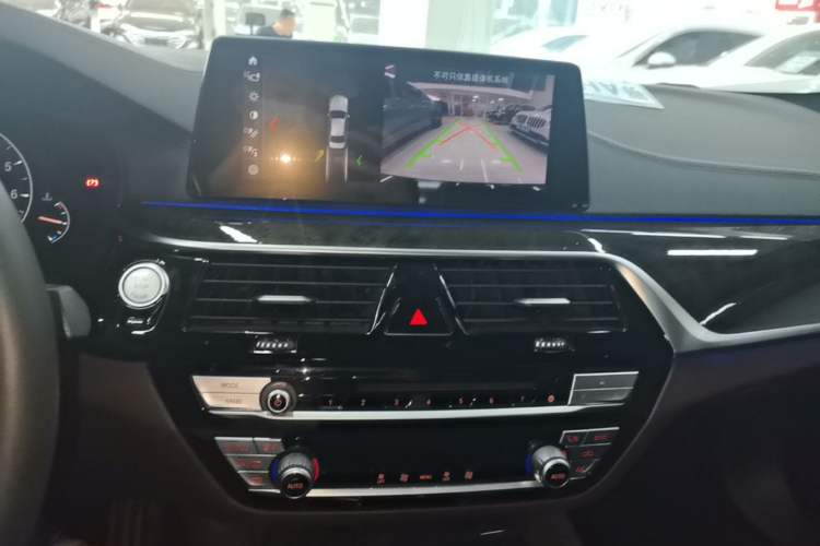 Used BMW 5 Series 2019 525Li M Sport Package Audio And AC Panel