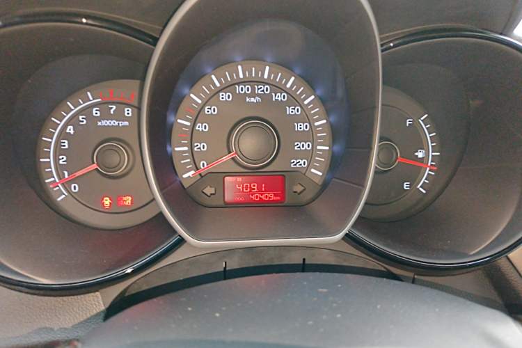 Used Kia K2 2011 Sedan 1.4L Manual Transmission GLS
