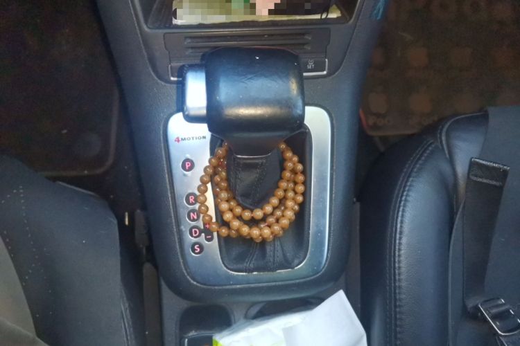 Used Volkswagen Tiguan 2010 2.0 TSI Automatic All-Wheel-Drive Elite Edition Gear Lever