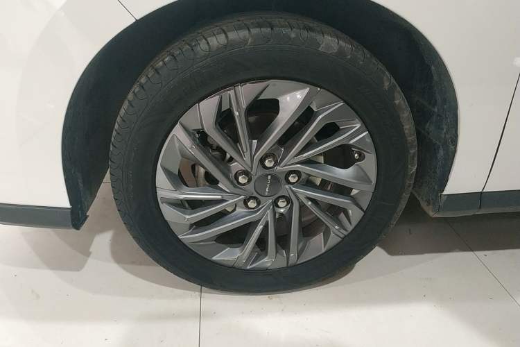 Used SAIC MAXUS EUNIQ 5 2020 1.3T PLUG-IN Luxury Edition