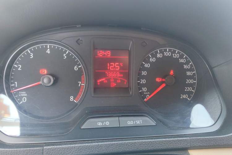 Used Volkswagen Jetta 2015 1.6L Manual Fashion Edition Odometer Close Up