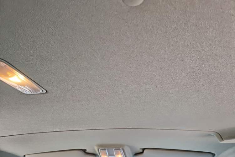 Used SAIC MAXUS Xintu V80 2023 2.0T AMT Classic Aoyuntong Short Wheelbase Ultra-Low Roof 5/6-Seater