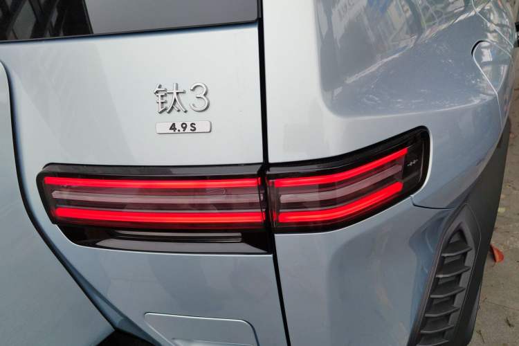 Used Formula Leopard Titanium 3 2025 501 km All-Wheel Drive Intelligent Driving Max Edition
