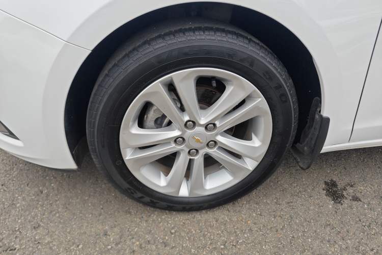 Used Chevrolet Cruze 2016 1.5L Manual Elite Edition Left Front Wheel Hub