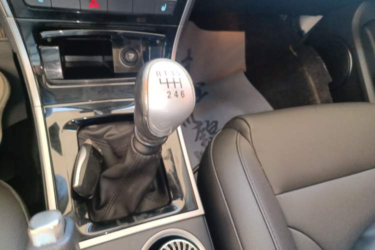 Used Haval H2 2014 1.5T Manual Two-Wheel Drive Elite Edition Gear Lever