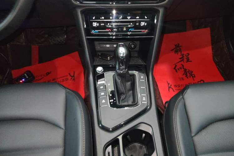 Used Volkswagen Tharu 2021 330TSI All-Wheel Drive Luxury PLUS Version Gear Lever