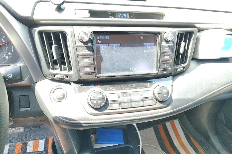 Used Toyota RAV4 2016 2.0L CVT Two-Wheel Drive Comfort Edition China V Standard Audio And AC Panel